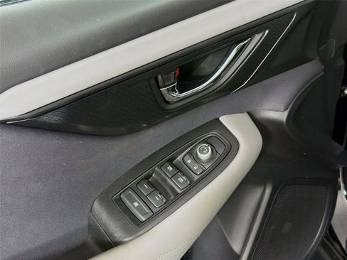 Used 2025 Subaru Outback Premium AWD/4WD image 19