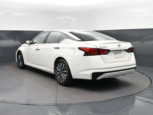 Used 2025 Nissan Altima 2.5 SV FWD image 5