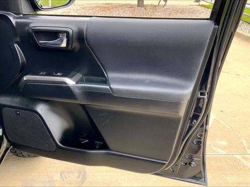 Used 2021 Toyota Tacoma TRD Off-Road w/ TRD Premium Off Road Package image 22