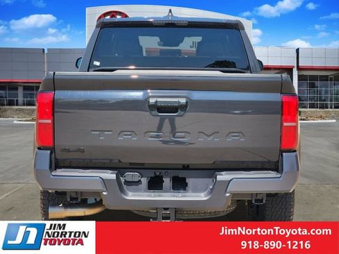 Used 2025 Toyota Tacoma TRD Off-Road AWD/4WD image 7