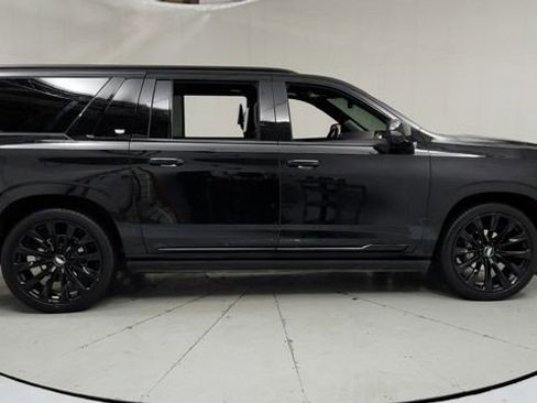 Certified 2026 Cadillac Escalade ESV Platinum Sport AWD/4WD image 12