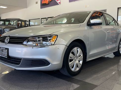 Used 2013 Volkswagen Jetta SE image 1