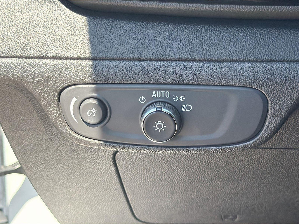 Used 2023 Chevrolet Bolt EUV LT w/ Driver Confidence Package FWD image 16