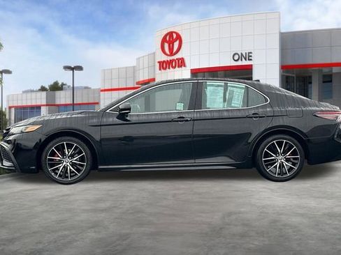 Used 2023 Toyota Camry SE image 8