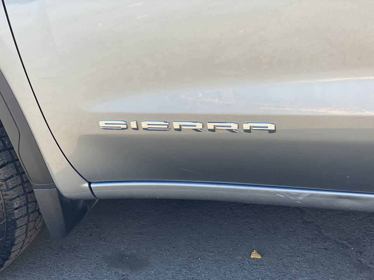 Used 2025 GMC Sierra 1500 SLT AWD/4WD image 10