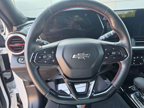 Used 2024 Chevrolet Trax RS w/ Driver Confidence Package FWD image 8