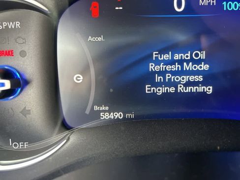 Used 2023 Chrysler Pacifica Touring-L image 10