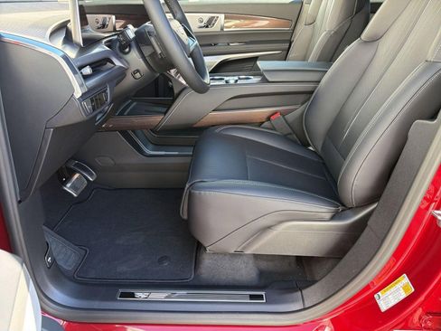 New 2026 Cadillac Vistiq Luxury AWD/4WD image 5