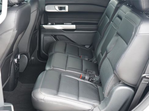 Used 2021 Ford Explorer Limited w/ Equipment Group 301A RWD image 23