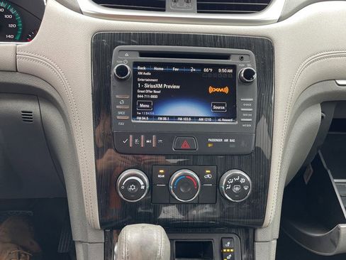 Used 2017 Chevrolet Traverse LT w/ Style and Technology Package image 9