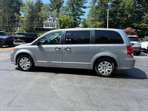 Used 2019 Dodge Grand Caravan SE FWD image 9