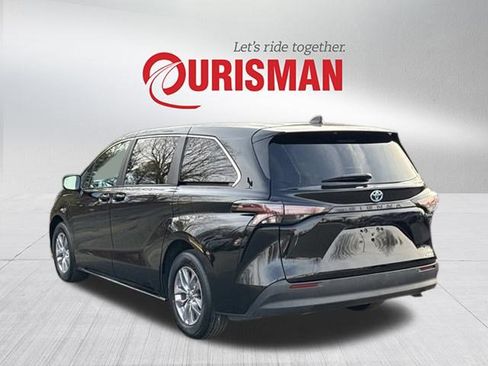 Used 2024 Toyota Sienna LE image 4