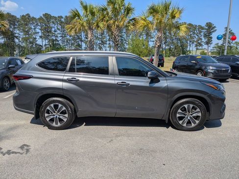 Used 2024 Ford Expedition Limited AWD/4WD image 3