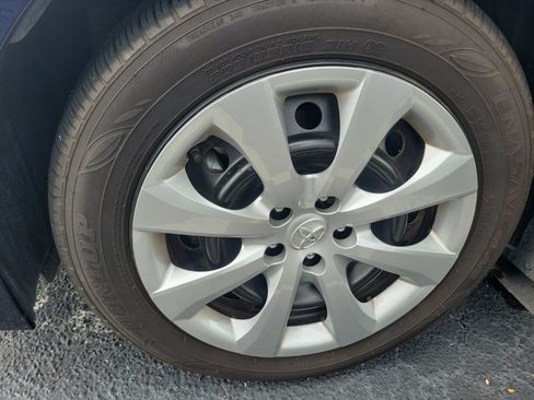 Used 2025 Toyota Corolla LE FWD image 5