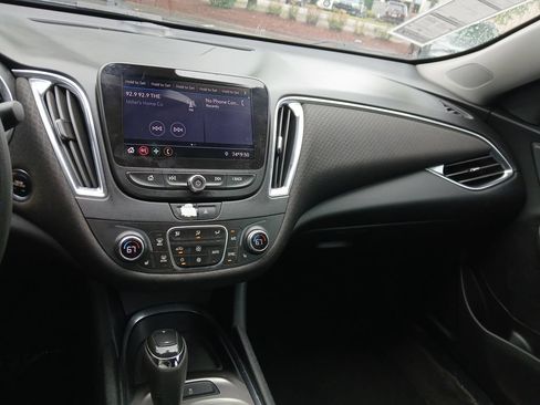 Used 2020 Chevrolet Malibu LT FWD image 18