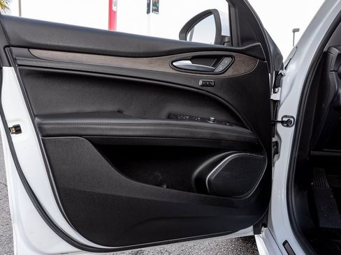 Used 2021 Alfa Romeo Stelvio Ti w/ Nero Edizione image 19