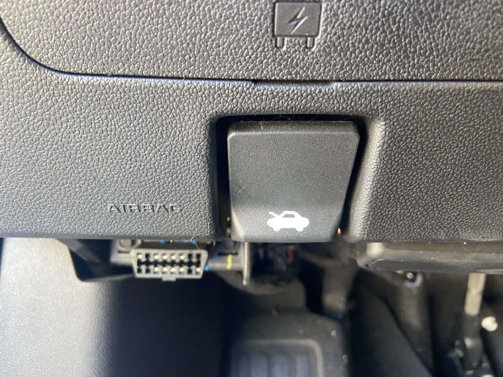 Used 2023 Chevrolet Bolt EUV LT w/ Comfort Package FWD image 33