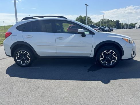 Used 2017 Subaru Crosstrek 2.0i Premium AWD/4WD image 2