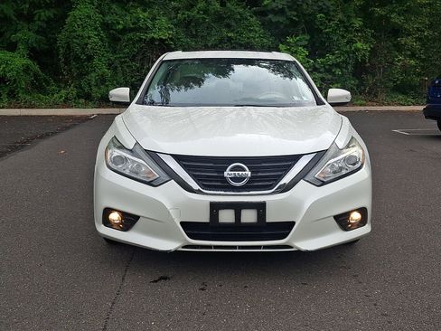 Used 2016 Nissan Altima 2.5 SL w/ 2.5 Technology Package FWD image 2