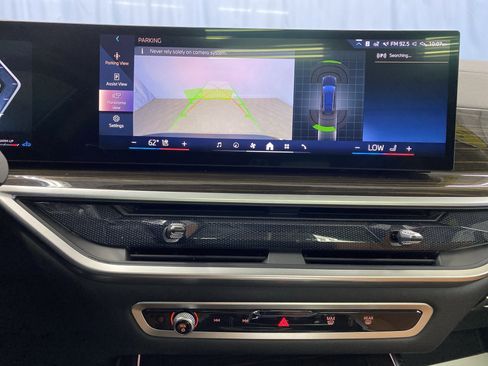 Used 2024 BMW X7 xDrive40i w/ Premium Package image 12