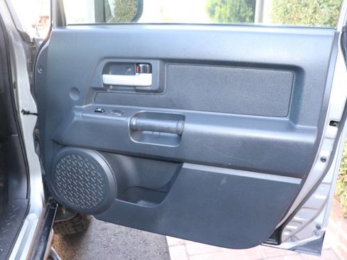 Used 2010 Toyota FJ Cruiser 4WD image 26