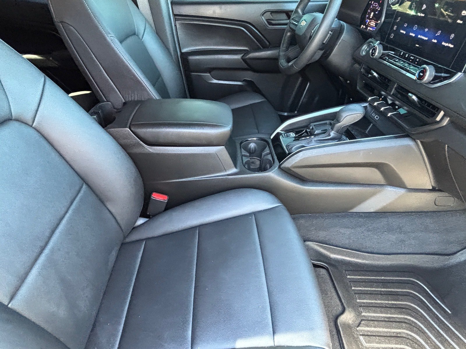 Used 2024 Chevrolet Colorado W/T w/ WT Convenience Package RWD image 30