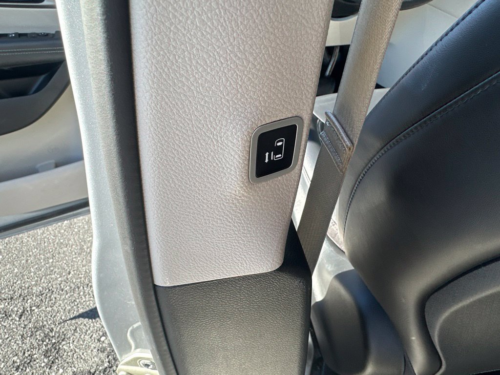 Used 2024 Chrysler Pacifica Touring-L FWD image 15