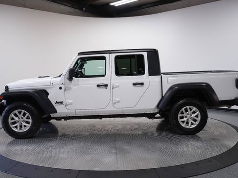Used 2023 Jeep Gladiator Sport AWD/4WD image 4