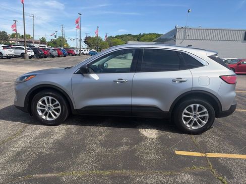 Used 2022 Ford Escape SE w/ Cold Weather Package FWD image 2