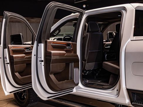 Used 2024 GMC Sierra 2500 Denali w/ Denali Reserve Package image 27