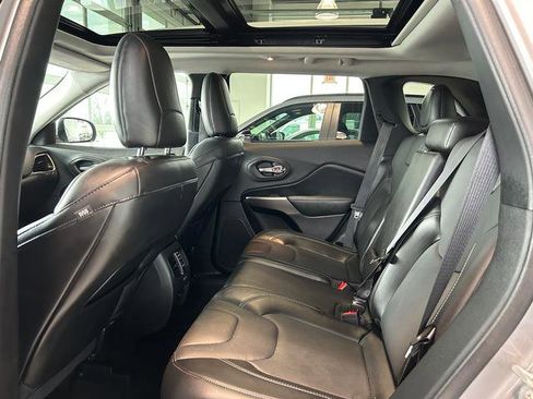 Used 2020 Jeep Cherokee Limited image 24