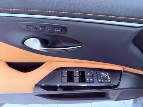Certified 2025 Lexus ES 350 w/ Premium Package FWD image 18