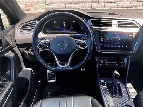 Certified 2023 Volkswagen Tiguan SE R-Line FWD image 4