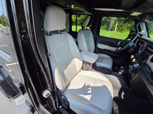 Used 2023 Jeep Wrangler Unlimited Sahara AWD/4WD image 23