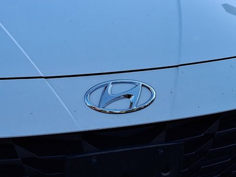 Used 2023 Hyundai Elantra SEL w/ Convenience Package FWD image 8