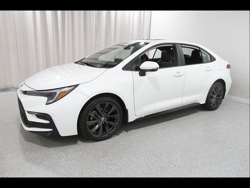 Used 2023 Toyota Corolla XSE FWD image 3