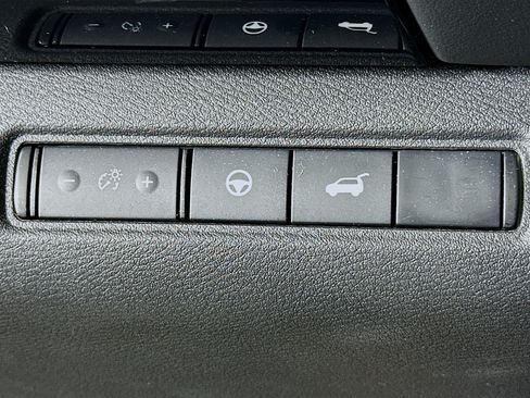 Used 2025 Nissan Pathfinder SV AWD/4WD image 17