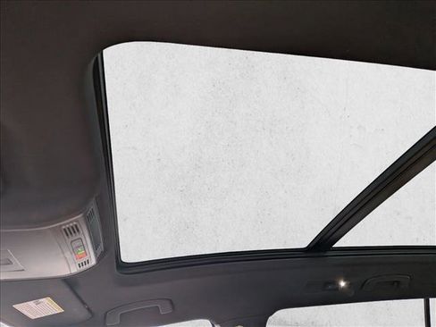 Used 2024 Volkswagen Tiguan SE image 15