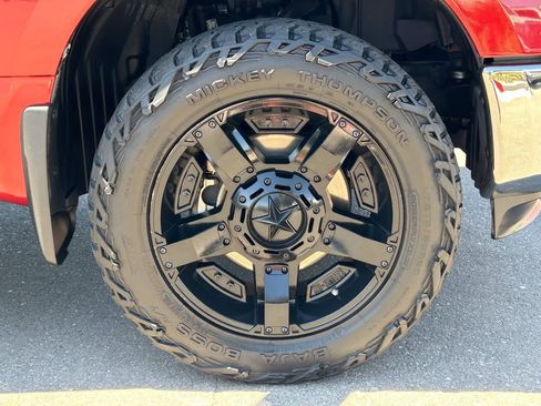 Used 2018 Nissan Titan SV w/ SV Convenience Package AWD/4WD image 9