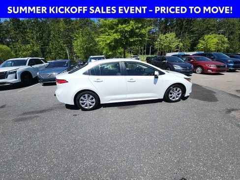 Used 2022 Toyota Corolla LE FWD image 13
