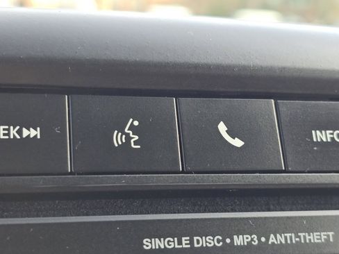 Used 2016 Dodge Grand Caravan SE image 4