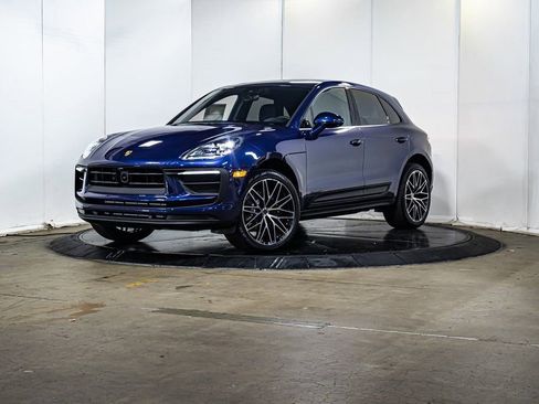 Certified 2025 Porsche Macan image 1