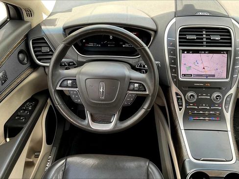 Used 2019 Lincoln Nautilus Reserve image 5