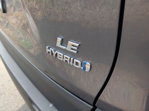 Used 2021 Toyota RAV4 LE image 13