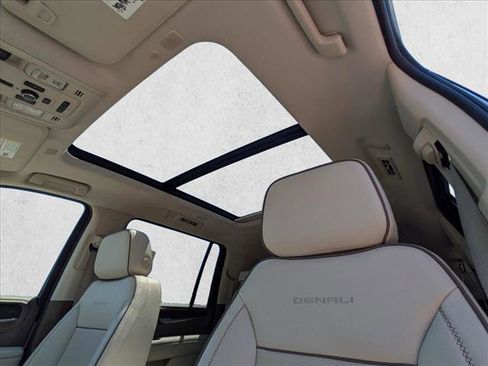 Used 2023 GMC Yukon XL Denali AWD/4WD image 15
