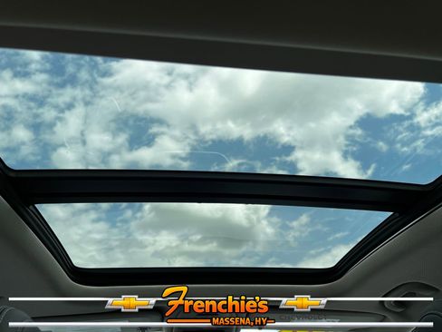 Used 2022 Buick Encore GX Essence w/ Experience Buick Package AWD/4WD image 9