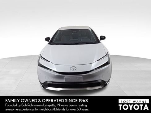 Used 2026 Toyota Prius Plug-In Hybrid image 3