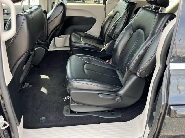 Used 2023 Chrysler Pacifica Touring-L FWD image 20