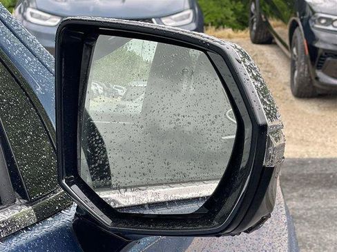 New 2025 Chevrolet Suburban Premier image 35