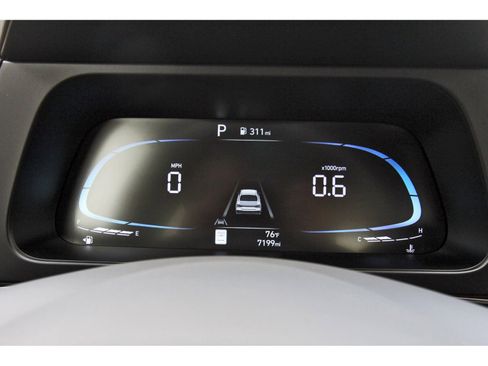 Used 2025 Hyundai Elantra Sport image 16